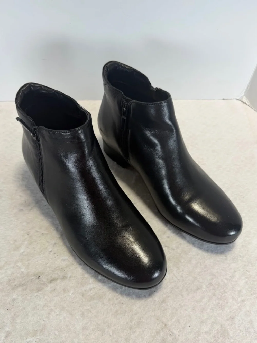 Trotters Womens 10.5W Black Leather Ankle Boots Side Zip Comfort Booties NWOT